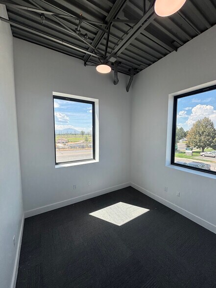More Photos Of 633 E Lakeview Pky, Provo Industrial For Lease