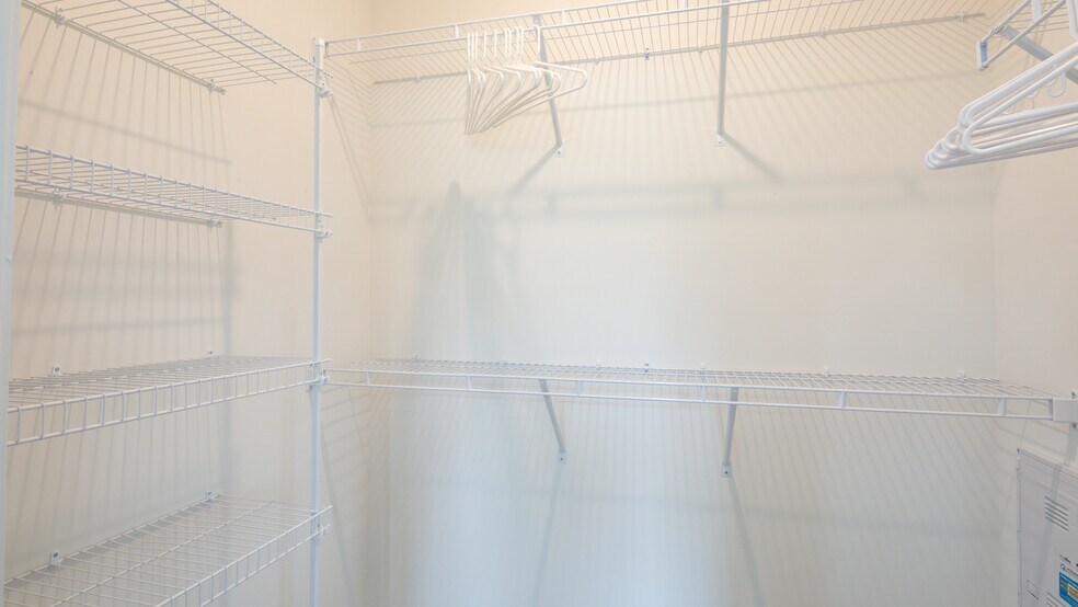 More Photos Of 5401 Commonwealth Centre Pky, Midlothian Apartments For Sale