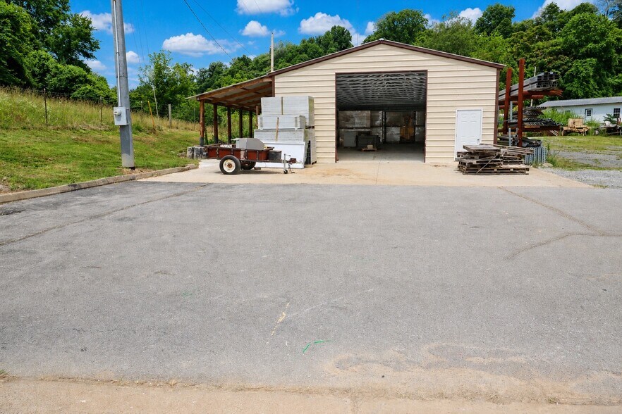 More Photos Of 2335 Columbia Hwy, Pulaski Office For Sale