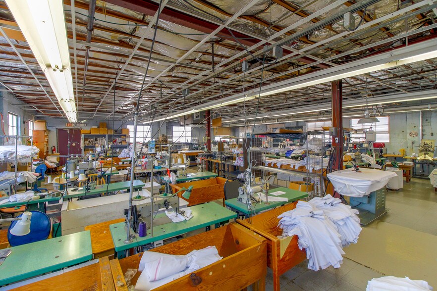 More Photos Of 620-626 Franklin Ave, Essex Warehouse For Sale