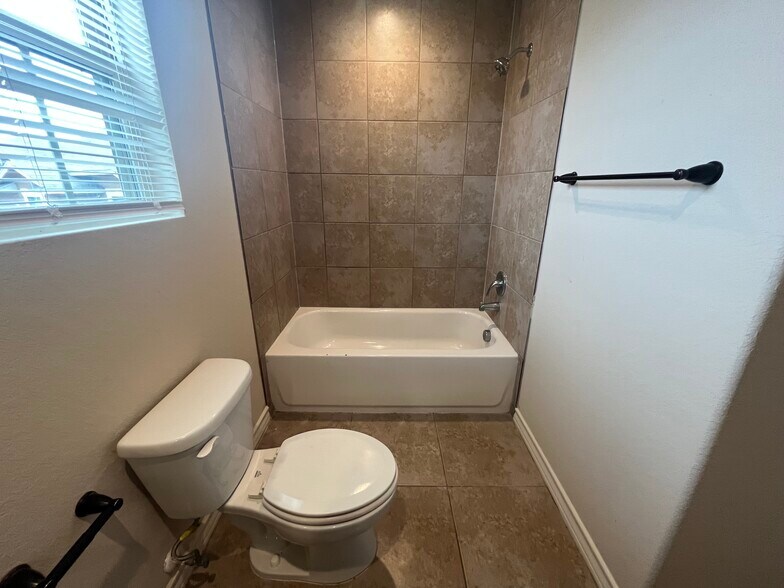 More Photos Of 7014 Donovan Way, San Antonio Apartments For Sale