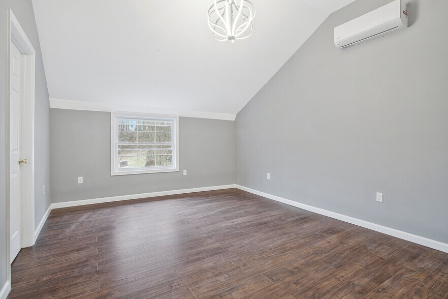 More Photos Of 14943 York Rd, Sparks Glencoe Specialty For Sale