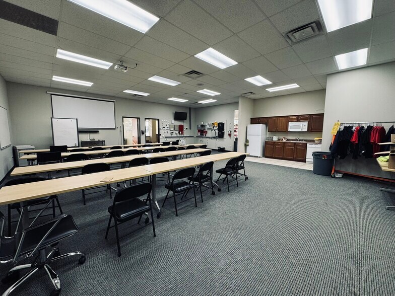 More Photos Of 4775 Campus Dr, Kalamazoo Office For Sale