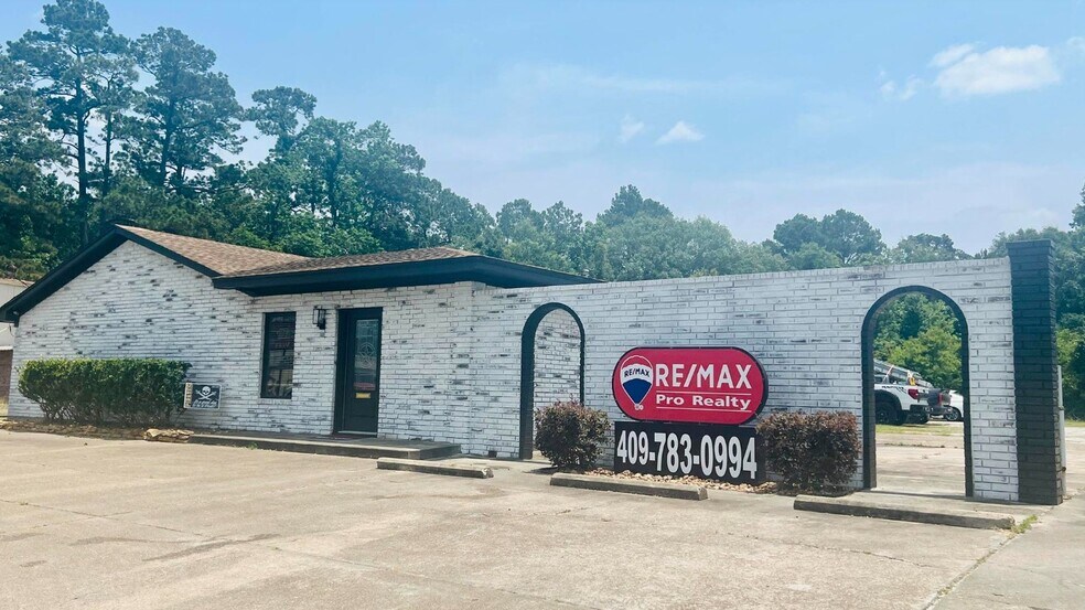 More Photos Of 1260 N Main St, Vidor Office For Sale