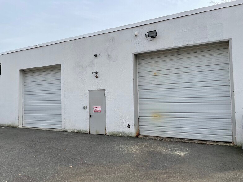 More Photos Of 341 Kaplan Dr, Fairfield Warehouse For Lease