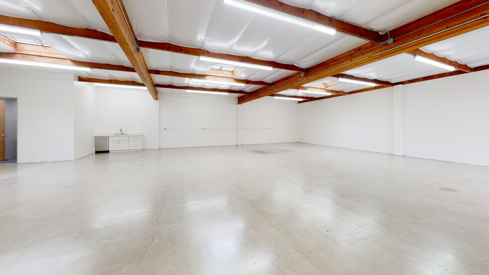 More Photos Of 1074-1078 Independence Ave, Mountain View Warehouse For Lease