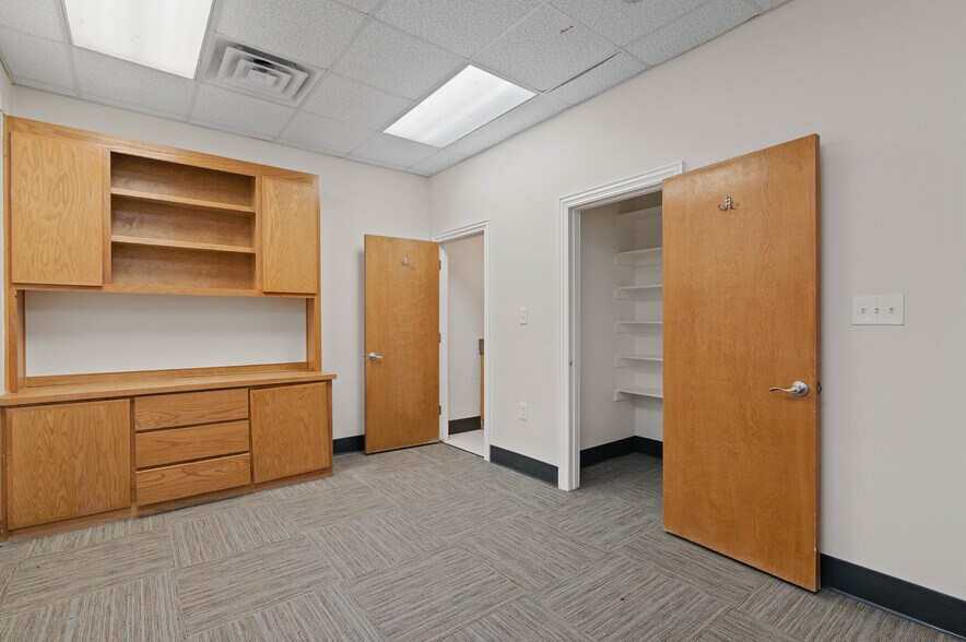 More Photos Of 3605 Interstate 30, Mesquite Medical For Lease