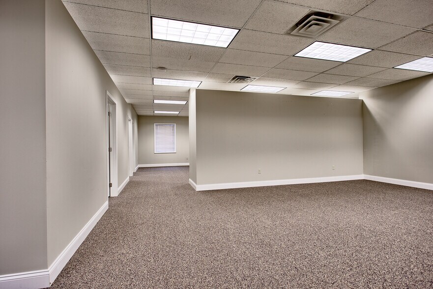 More Photos Of 3 Club Centre Ct, Edwardsville Office For Lease