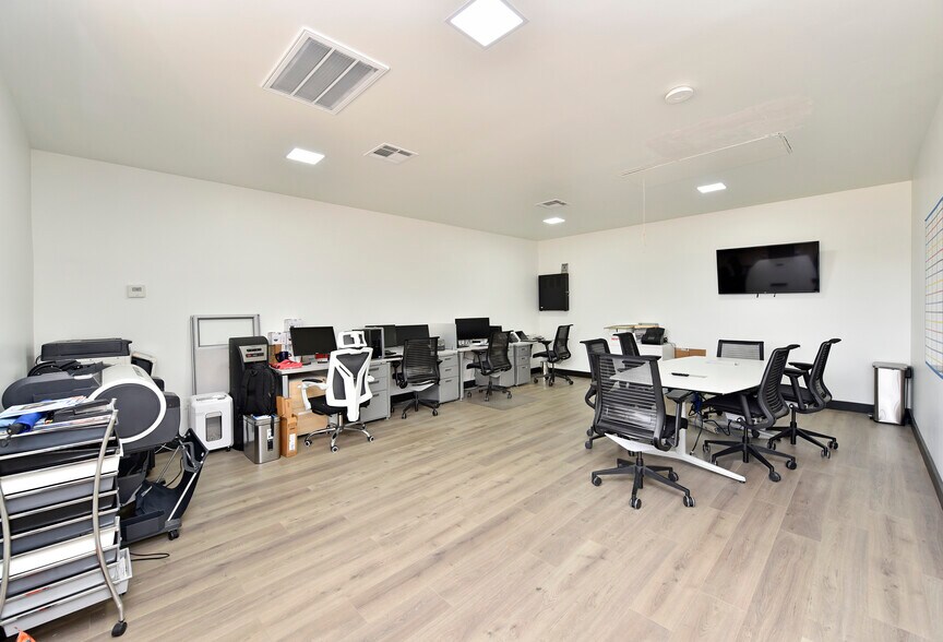 More Photos Of 11110 S Highway 6, Sugar Land Freestanding For Lease