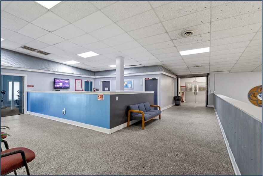 More Photos Of 104 N Marine Blvd, Jacksonville Health Club For Sale