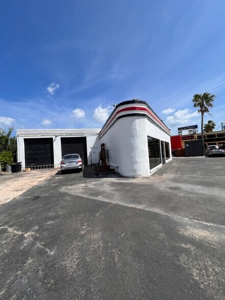 More Photos Of 500 Ballough Rd, Daytona Beach Freestanding For Sale