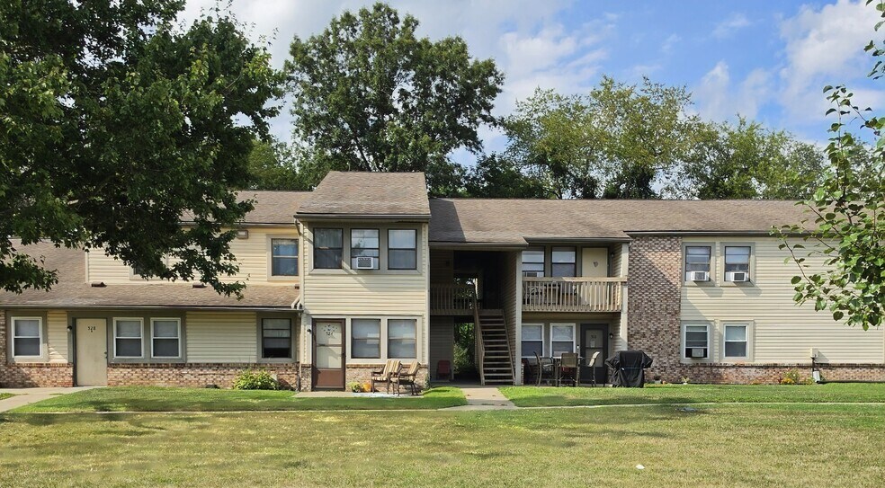 More Photos Of 450-528 Waterside Ave, Canal Fulton Apartments For Sale