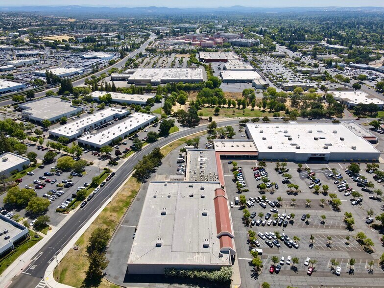More Photos Of 1811 Douglas Blvd, Roseville Storefront For Lease