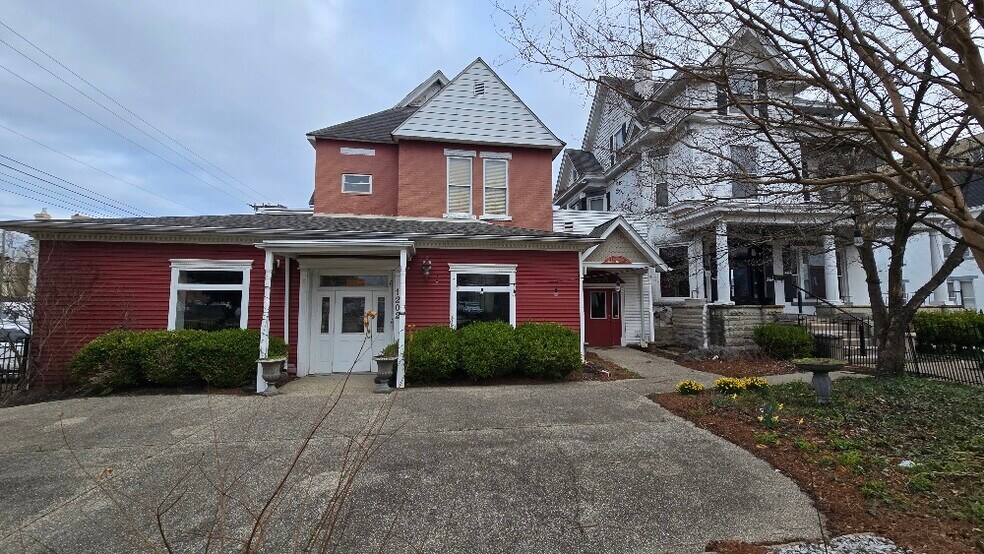 More Photos Of 1208 6th Ave, Huntington Restaurant For Sale