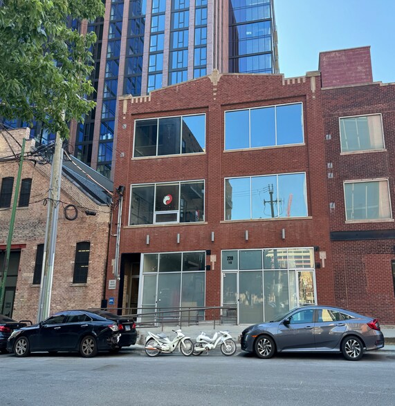 More Photos Of 220 N Aberdeen St, Chicago Loft Creative Space For Lease