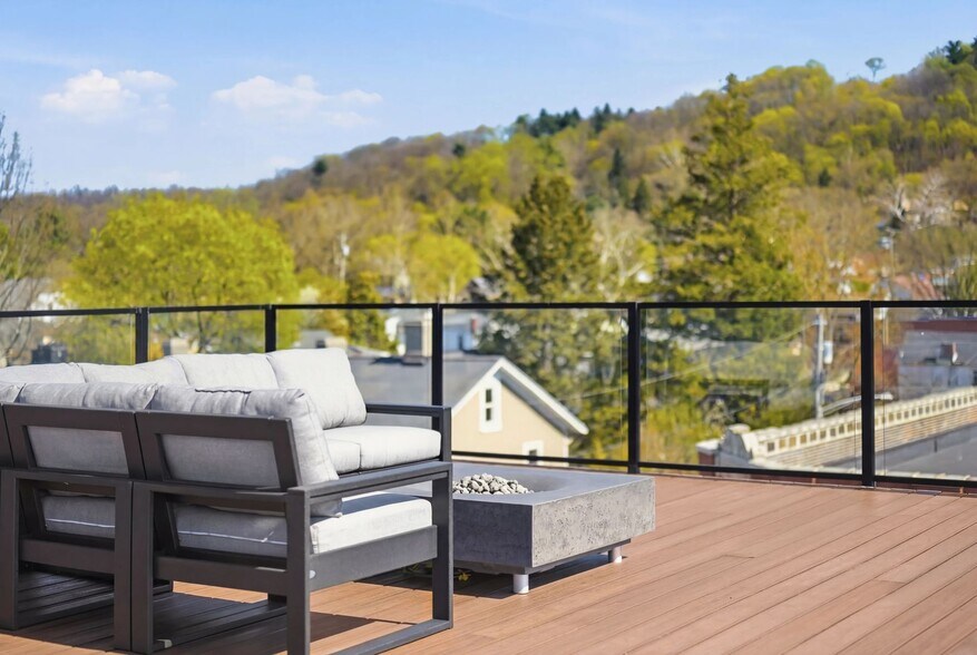 More Photos Of 443 Walnut St, Sewickley Flex For Sale