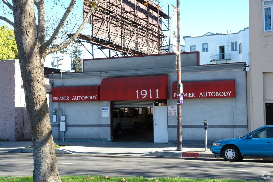 Primary Photo Of 1911 San Pablo Ave, Berkeley Warehouse For Sale