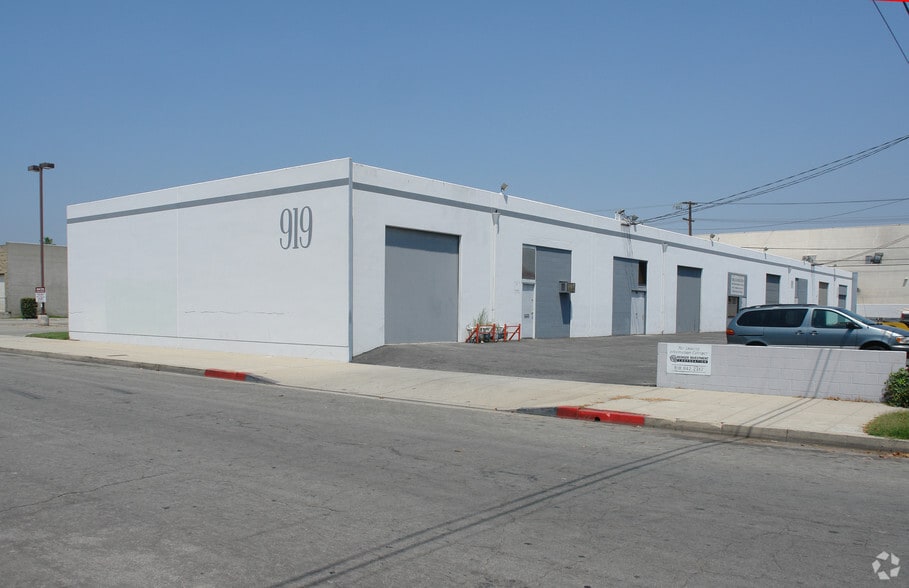 More Photos Of 919 W Isabel St, Burbank Warehouse For Lease