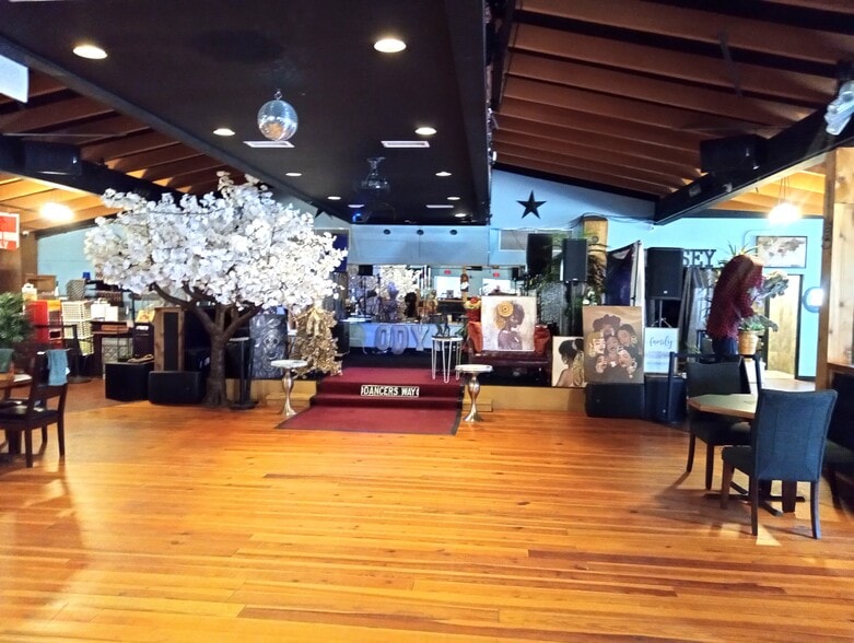 More Photos Of 65 W Fairmont Ave, Savannah Restaurant For Sale