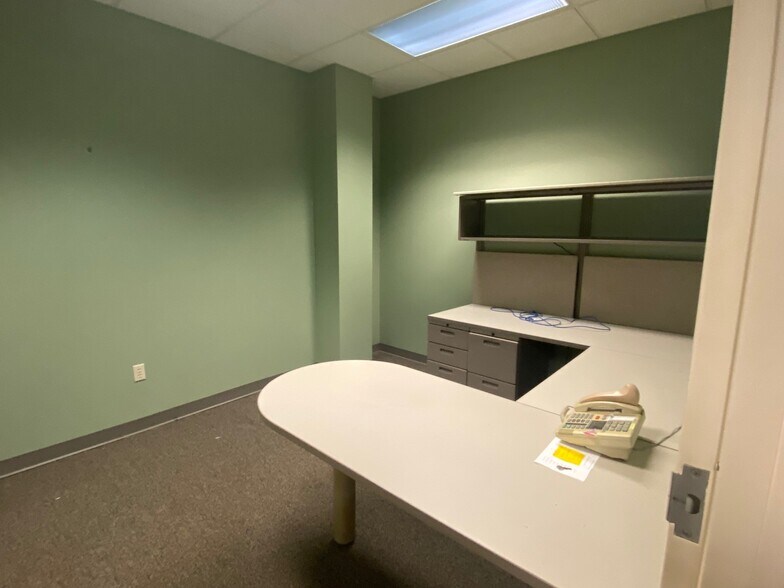 More Photos Of 213-259 S Nicolet Rd, Appleton Freestanding For Lease