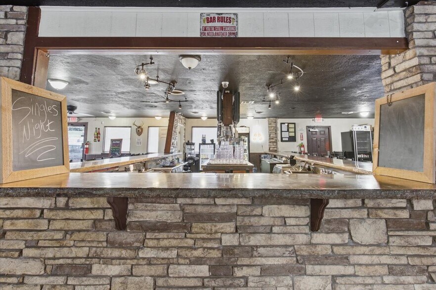 More Photos Of 1131 Cradduck Rd, Ada Bar For Sale