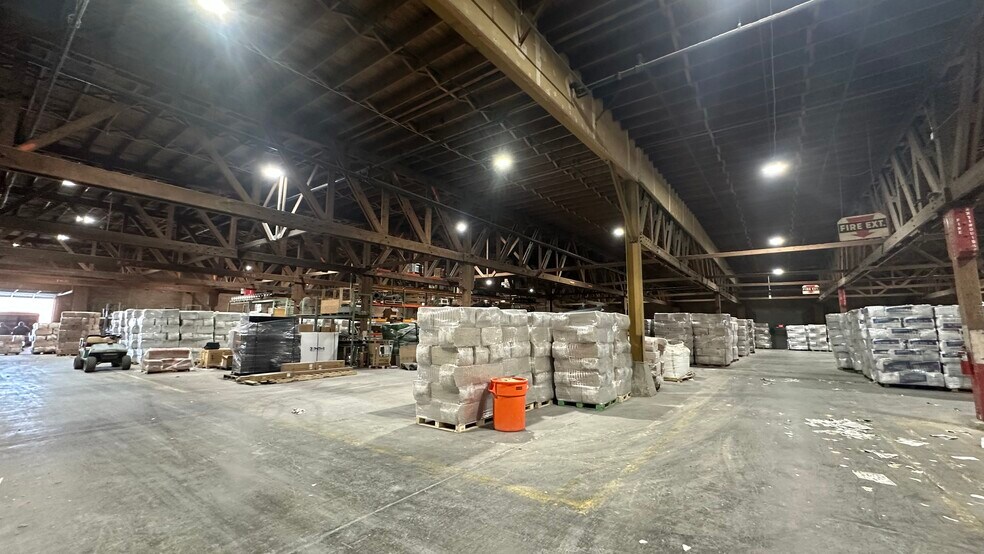 More Photos Of 1050 Superior Ave, Chambersburg Distribution For Sale