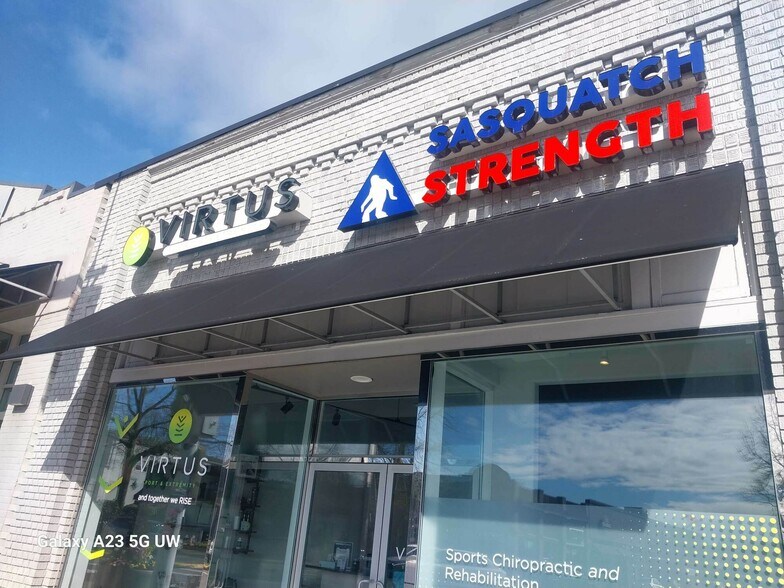 More Photos Of 126 Central Way, Kirkland Storefront For Lease