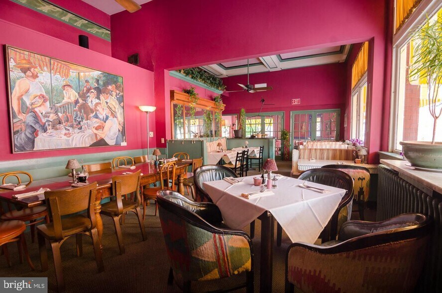 More Photos Of 201 E German St, Shepherdstown Storefront For Sale