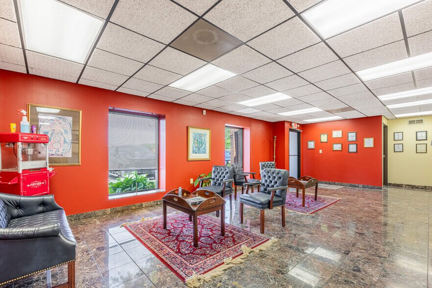 More Photos Of 610 N Main St, Springboro Medical For Lease