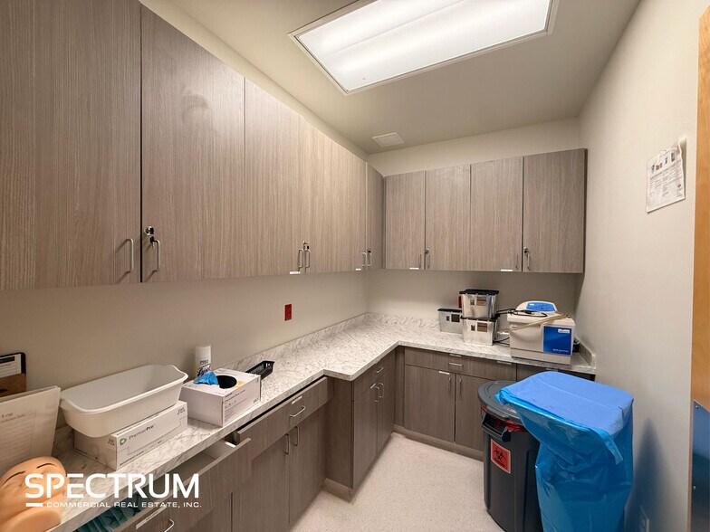More Photos Of 25802 Hemingway Ave, Stevenson Ranch Freestanding For Lease
