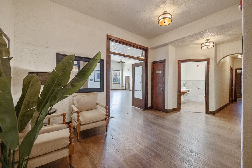 More Photos Of 128 S E St, Exeter Storefront For Sale