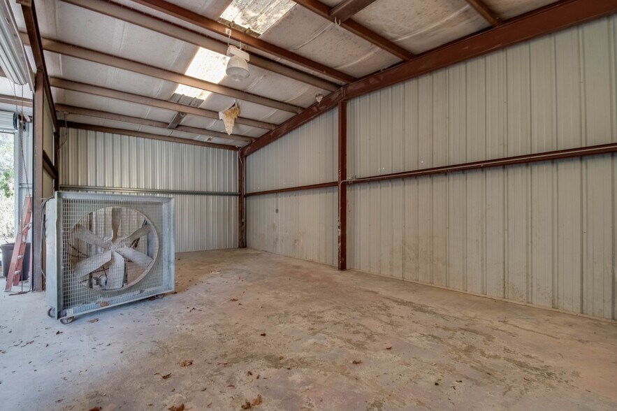 More Photos Of 419 SE 6th St, Williston Warehouse For Lease