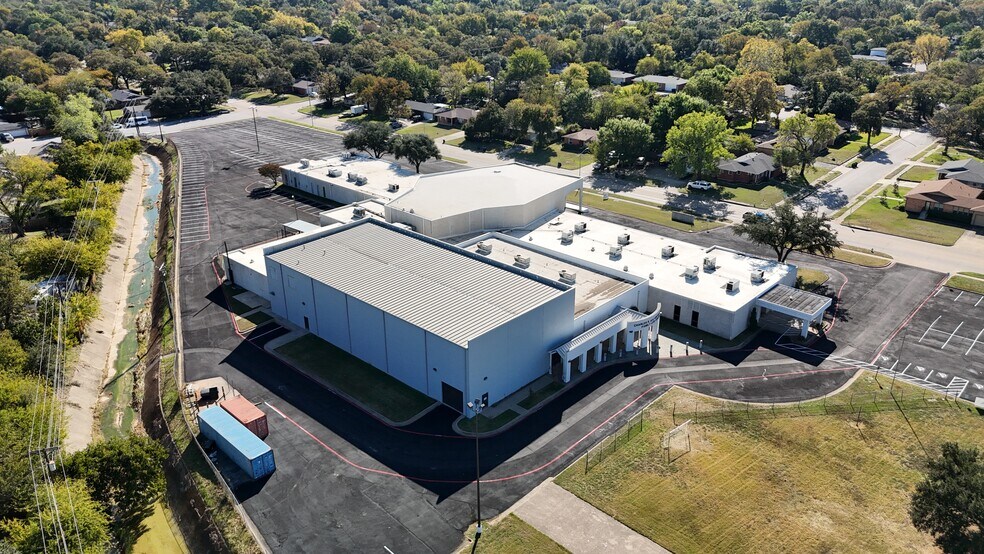 More Photos Of 6801 Meadowbrook Dr, Fort Worth Specialty For Sale