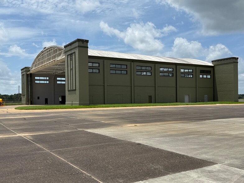 More Photos Of 8100 Airbus Military Dr, Mobile Airplane Hangar For Lease