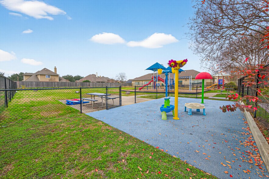 More Photos Of 8525 Queenston Blvd, Houston Freestanding For Sale