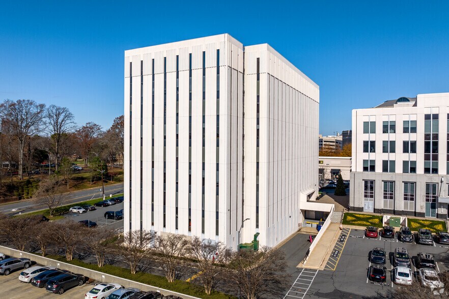 More Photos Of 5950 fairview Rd, Charlotte Office For Lease