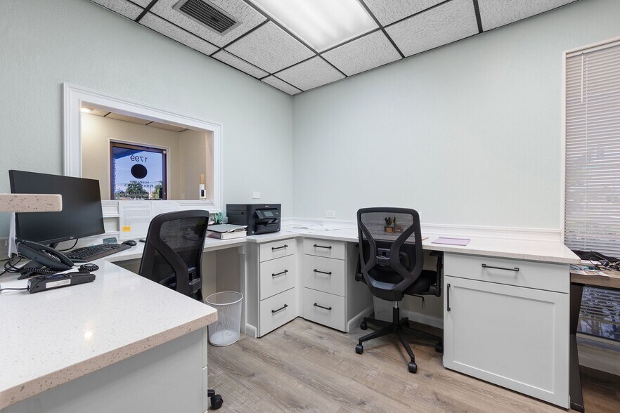 More Photos Of 1701 66th St N, Saint Petersburg Medical For Sale
