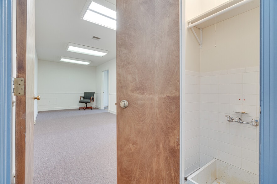 More Photos Of 217 N Washington St, Alexandria Office Residential For Sale