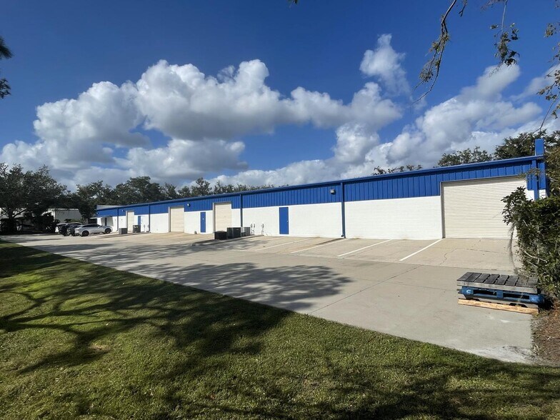 More Photos Of 401 Commerce Way, Longwood Light Manufacturing For Sale