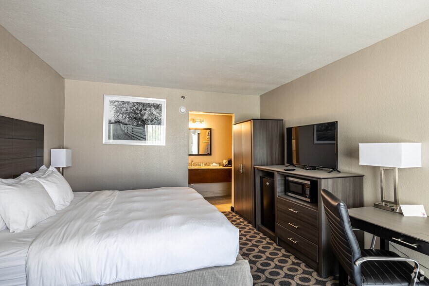 More Photos Of 2700 W 18th Ave, Emporia Hotel For Sale
