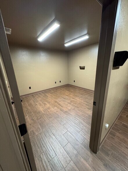 More Photos Of 2301 Oak St, Abilene Unknown For Lease