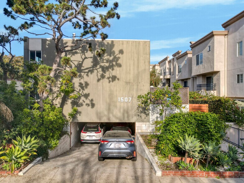 More Photos Of 1507 Berkeley St, Santa Monica Apartments For Sale