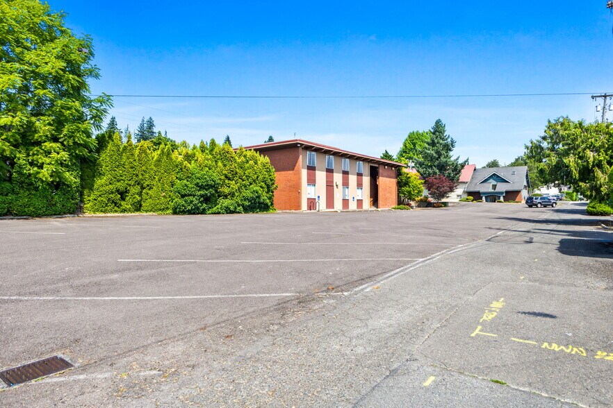 More Photos Of 1730 Commercial St SE, Salem Office For Sale
