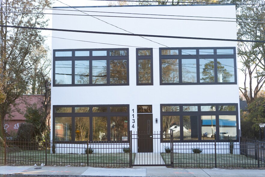 More Photos Of 1134 Ralph David Abernathy Blvd, Atlanta Storefront Retail Office For Lease