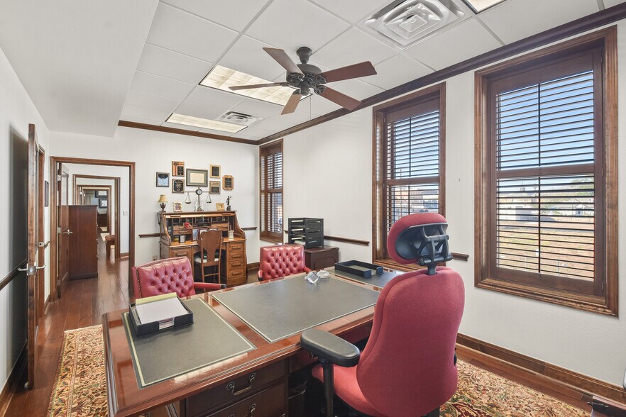 More Photos Of 101 Simonton St, Conroe Loft Creative Space For Lease