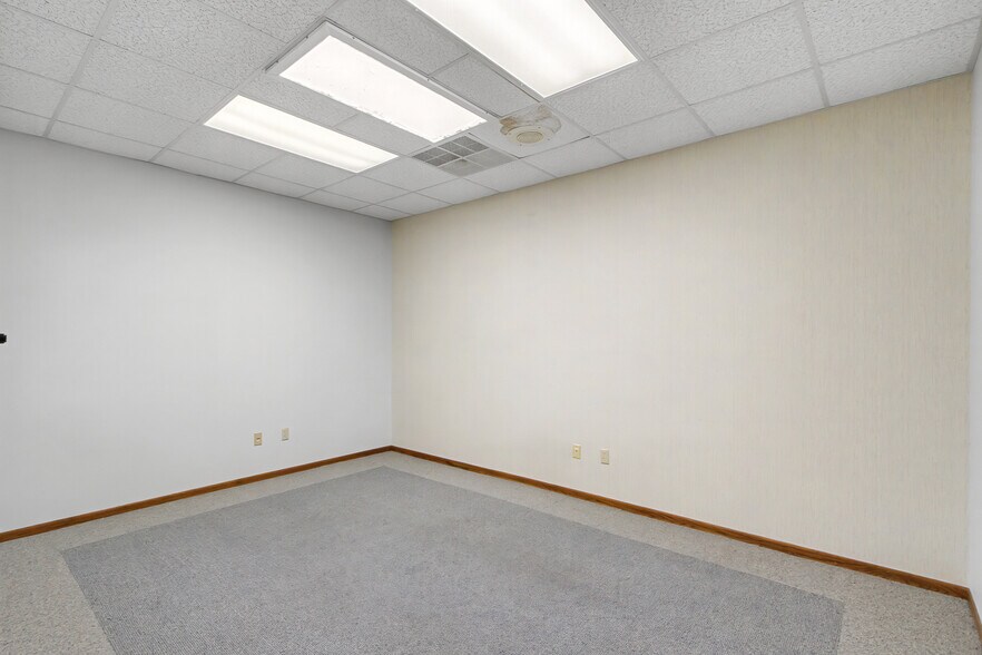 More Photos Of 115 E Conant St, Portage Office For Sale
