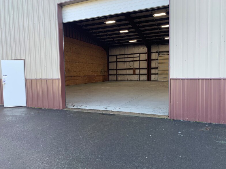 More Photos Of 970 NW Park Ave, Estacada Warehouse For Lease