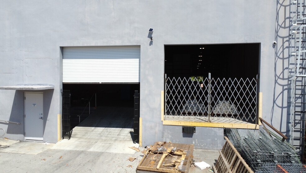 More Photos Of 2170-2290 W 8th Ave, Hialeah Warehouse For Lease