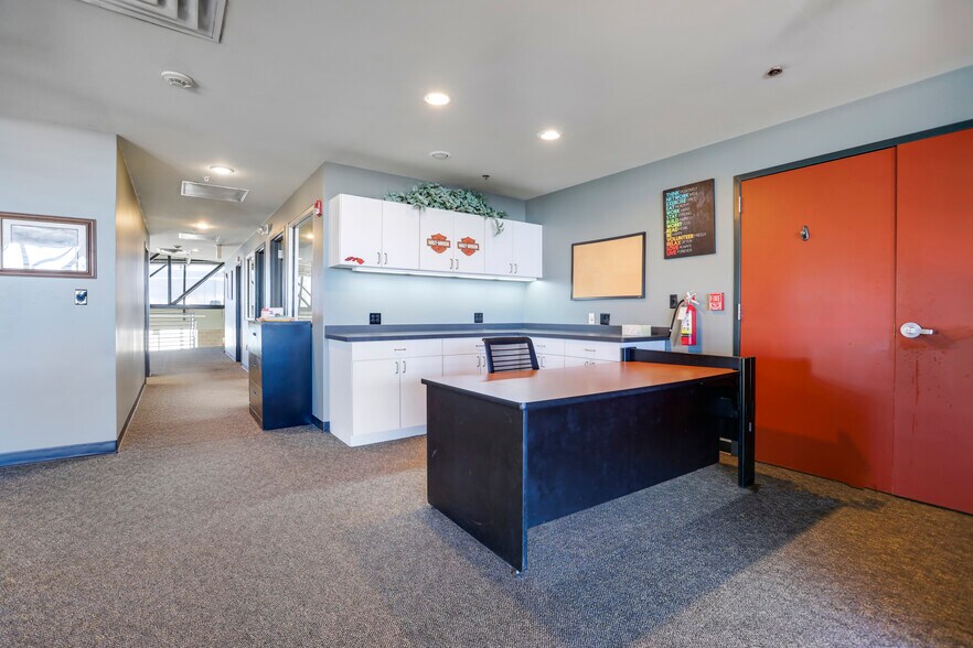 More Photos Of 2885 W County Line Rd, Littleton Auto Dealership For Sale