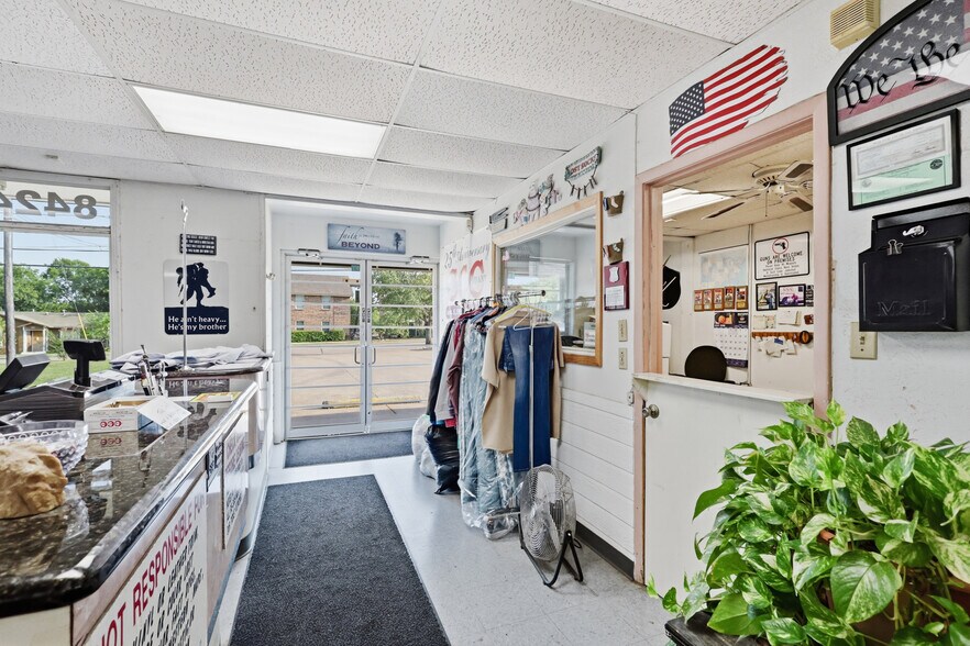More Photos Of 8424-8430 White Settlement Rd, Fort Worth Storefront Retail Office For Sale